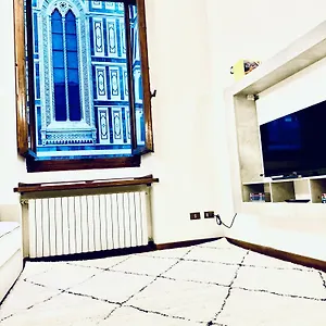 la-mandorla-studio-apartment-in-piazza-del-duomo.it-tuscanyhotel.com/